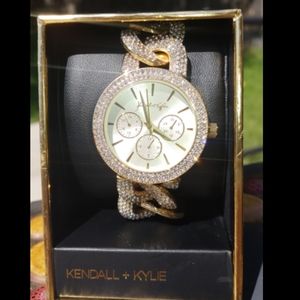 Kylie an Kendall watch